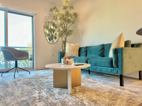 Silver Lake Apartment | NEW One Bedroom Penthouse, Silver Lake + Parking!