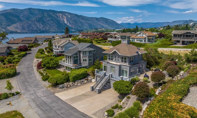 Wapato Point House | New Ownership - Lakefront House with Private Hot Tub, Beach & Community Pool Access