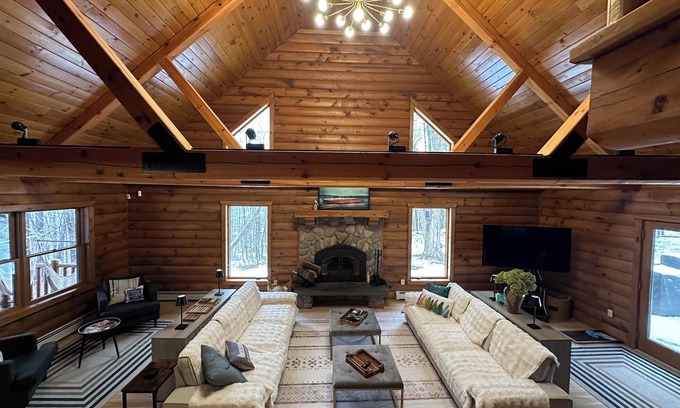 Montague Cabin | NEW PLUNGE POOL! Stylish 3-bedrm Cabin Adult Retreat Next To Delaware Water Gap