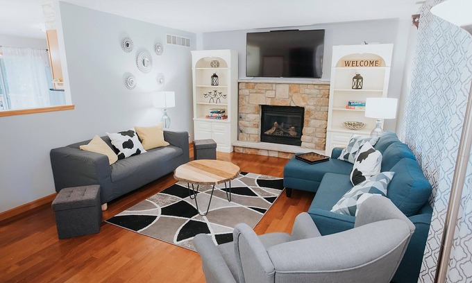 Pocono Lake House | New ! Poconos homestay - friendly