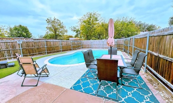 Northeast Carrollton House | New! Pool, Sauna & Wellness Retreat. Spacious home! 3Bed 2Bath.