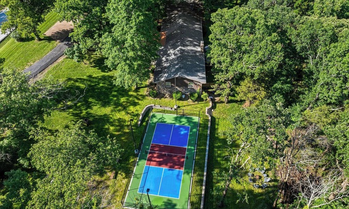 Branson House | NEW! Private Pickleball Court, Sauna, Large Yard; Classic STR, Heart of Branson