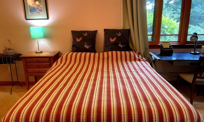 Ladera Apartment | New! Quiet Studio. Private Entrance. Parking. WiFi. Laundry. Near Stanford.