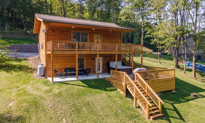 McHenry Cabin | New! Quittin Time: Lake Area, A/C, Fireplace, Fire Pit!
