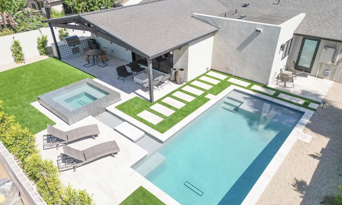 Gilbert House | New Remodel w/Pool & Spa! Blocks away from downtown Gilbert!