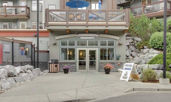 Cougar Creek Apartment | NEW! Ridgeview Retreat w/Hot Tub & Pool