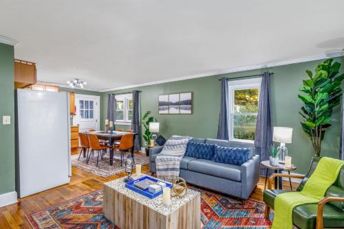 Summerlee House | New River Gorge Cottage w Hot Tub, Fire Pit, Grill