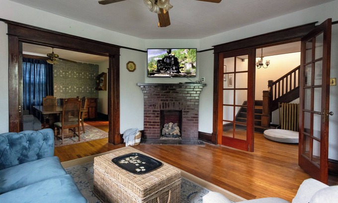 Bellepoint House | New River Railhouse: Historic 3 bed on the New River Gorge - New for July 2025