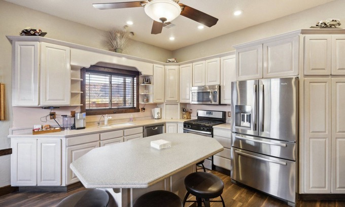 Colorado City Apartment | NEW! Room 11 - The Cottage by Zion Cliff Lodge