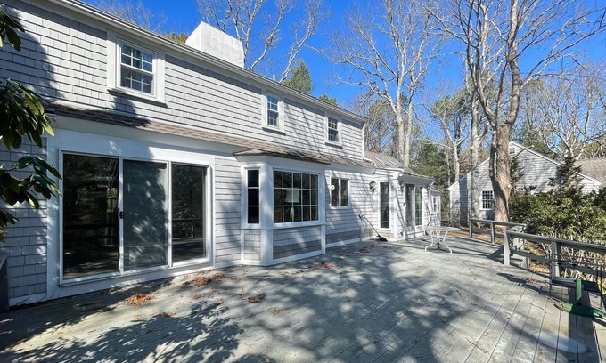 New Seabury House | New Seabury-3 Bedroom, 2 baths with large yard and deck