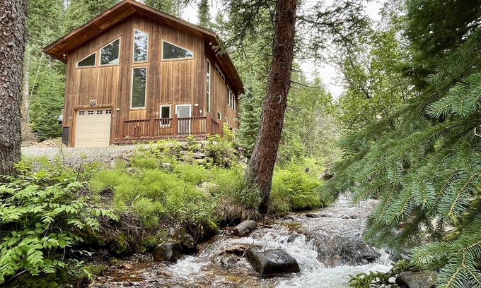 Downieville-Lawson-Dumont House | New! Secluded Forest Oasis - Backs up to National Forest - Fireplace