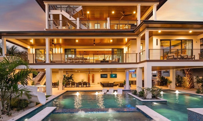 Siesta Key House | New-Siesta Key Luxury/60ft Water Slide-Swim-Up Bar/Spa/Theatre Room/Air Hockey