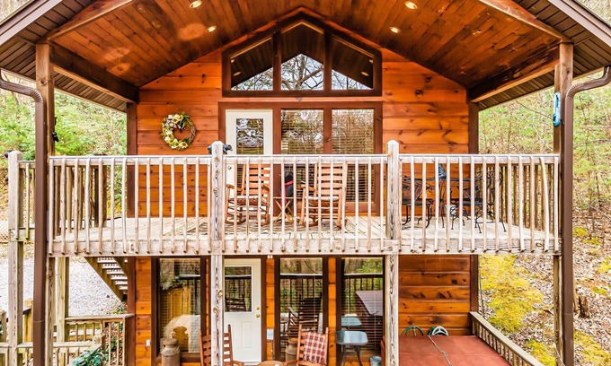 Wears Valley Cabin | NEW! Snuggle Bear Cabin in the Heart of the Smokies!