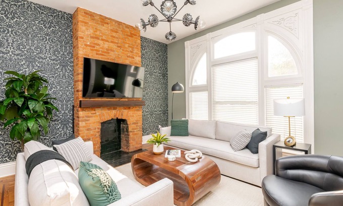 Beechmont House | *New* Sophisticated 4BR in Prime Central Location