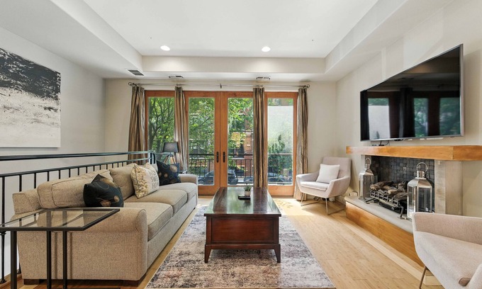 West Loop House | NEW! Spacious 3-Bed West Loop Townhouse, 1 Car Garage