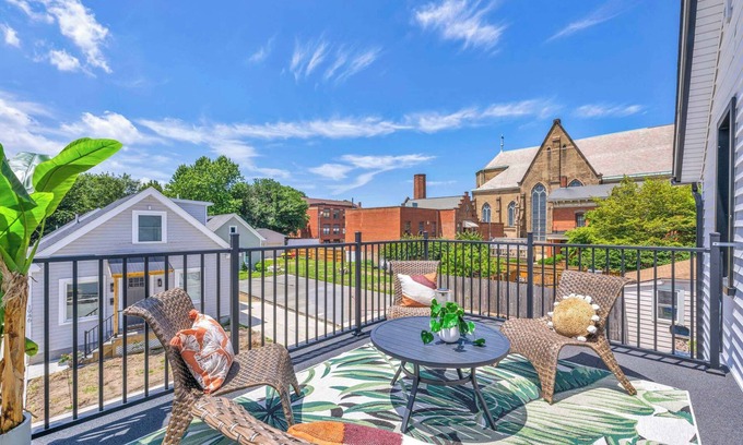 Detroit - Shoreway House | New & Spacious | 4BR, 3BA, Patio in Prime Location
