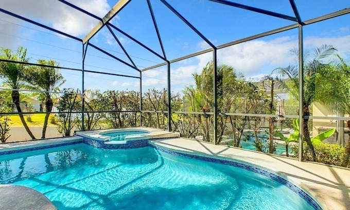 Calabay Parc Villa | NEW! Spacious 5BR Home w/ Private Pool+Spa in Scenic Davenport Location