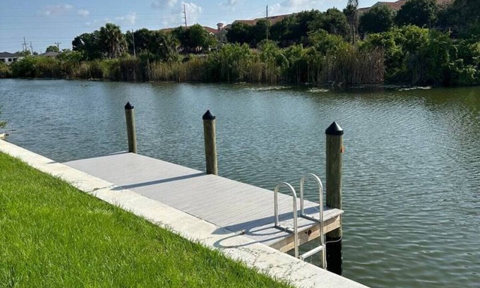 Diplomat House | New Spacious Home w/Heated Saltwater Pool & Private Pier!