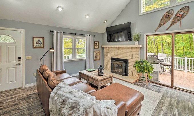 Lanesborough House | NEW! Spacious Mtn Home ~ 5 Miles to Jiminy Peak!