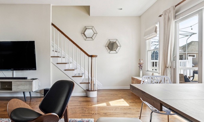 Long Beach House | NEW! Spacious West End 4Br/4Ba - Best Location in Long Beach