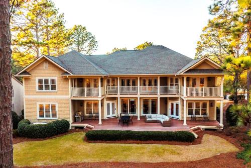 Pinehurst Villa | New - Spectacular️ Golf Views - Sleeps 20 - Pinehurst National #9 - Near DT Pinehurst!