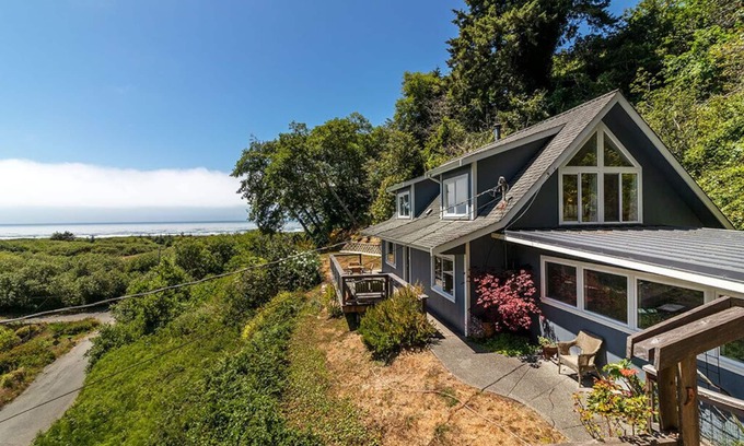 McKinleyville House | NEW - Spectacular ocean view stay!