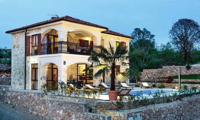 Malinska-Dubasnica Villa | New stone villa with pool, in a quiet location - TRAVELER Reiseburo Krk - ID 2163