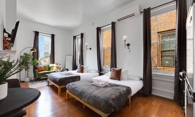 Center City West Apartment | New Studio in Center City | Sleeps 4 | Fast Wifi