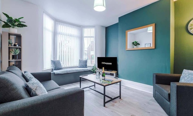 Anfield House | NEW! Stunning home, ideal for groups, w/parking!