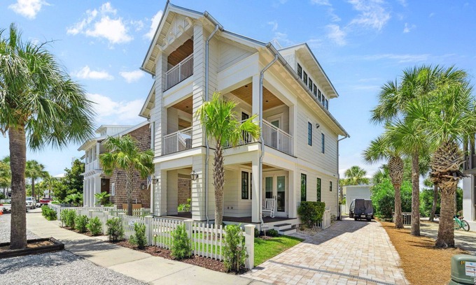 Sunnyside House | New Stunning 4-Bedroom with Private Pool & Gulf/Lake Views