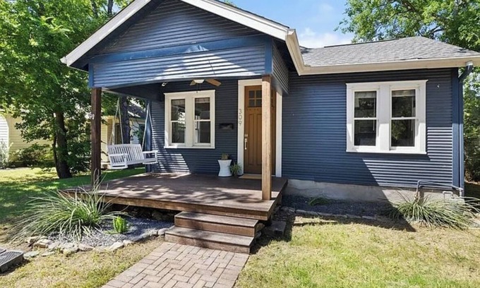 Hancock House | NEW Style & Comfort - 2 miles to downtown, 5 blocks to cute cafes, bars