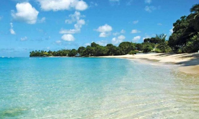 Gibbes House | New Stylish 3BR, Walk to Beach! Pool