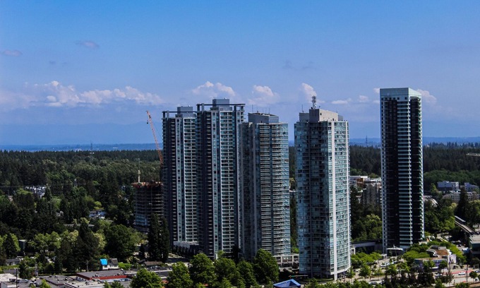 Surrey Condo | NEW Stylish Condo with City Viewn