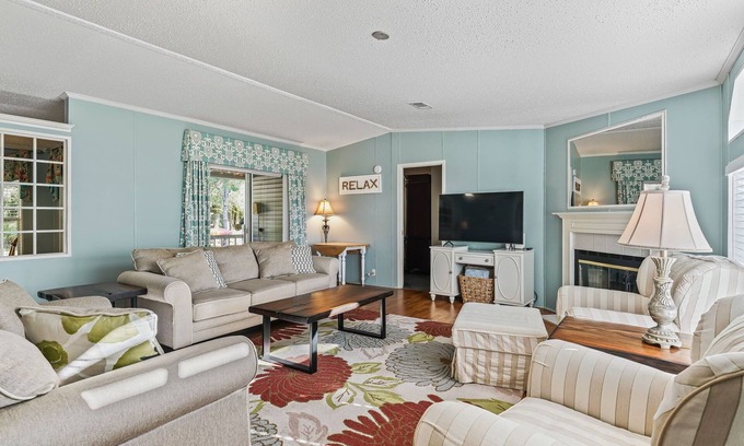 Dunnellon House | NEW! The Blue Heron Hideaway- cute & cozy 3 bed/2 bath with Rainbow River access