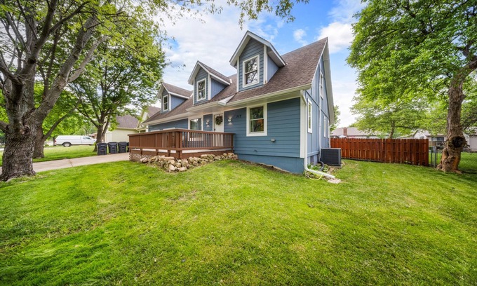 Olathe House | NEW TO THE MARKET APRIL 2025 nnPerfect for Large Groups! 14 BEDS!nnn