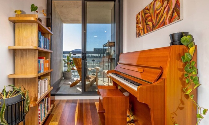 Reid Apartment | New to VRBO: Anzac Park Apt - 3 mins to Canberra Centre!