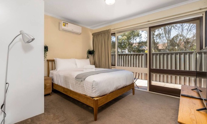 Garran House | NEW TO VRBO: Compact and Convenient Unit