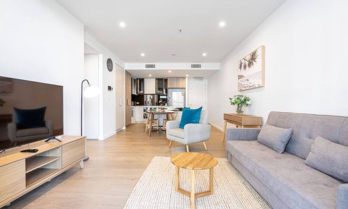 Reid Apartment | New to VRBO: Cosy Apartment near ANZAC Park West and Glebe Park