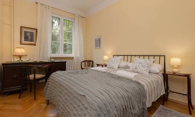 Nowe Miasto Apartment | New Town Square 17 | Trendy Apartment | Desk