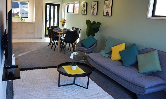 Edgeware House | New Townhouse conveniently located with a Carpark and Ev Charger