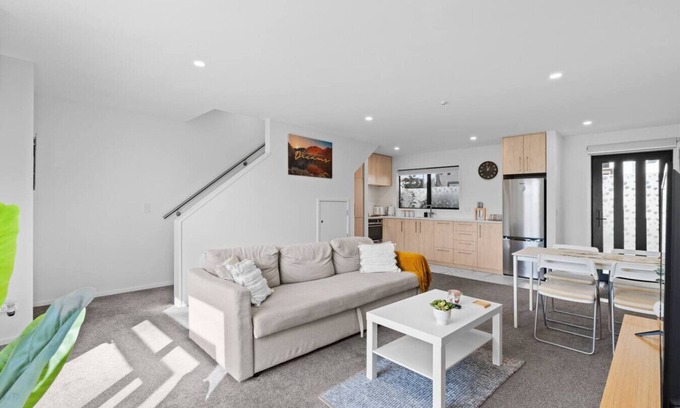 Addington House | New Townhouse in private complex with EV charger