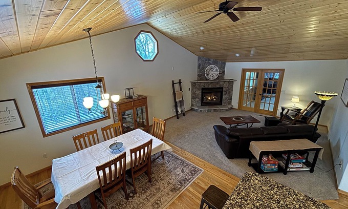 Pelican Rapids House | New! Tranquil Country Getaway - fitness space+fireplace+near lakes
