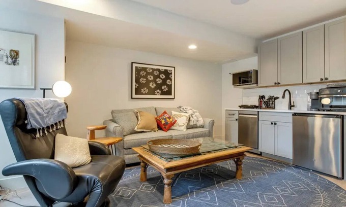 Jefferson Park Apartment | New two room apartment close to stadium and downtown on a park