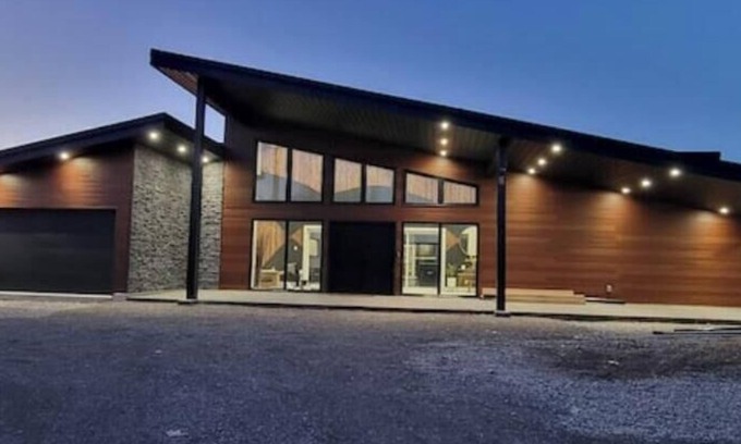 Tobermory Cottage | New Unique Luxury Home with Private Courtyard! (Brand New Build)