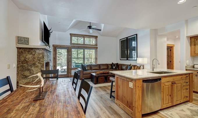 Peak 8 Condo | NEW! Updated, Modern Townhome with Private Garage