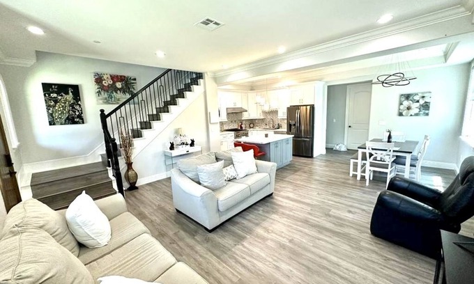 Arcadia Condo | New Upscale Condo 3BR, 2.5 BA, excellent location