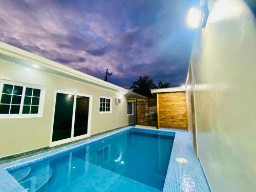 Tela House | NEW Vacation home with a swimming pool and barbecue area
