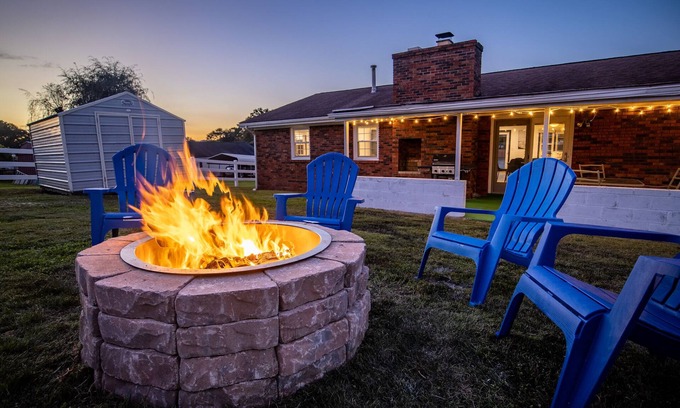 Summerlee Villa | NEW*Villa*FirePit+ BBQ+ MassageChair+NewRiverGorge