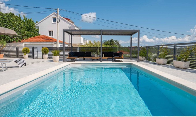 Tugare Villa | NEW! Villa Magnolia with 41 sqm pool, Jacuzzi, 8km from sea