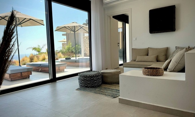 Mariou Villa | [NEW] Villa Noush, majestic view, infinity pool, Adults Only
